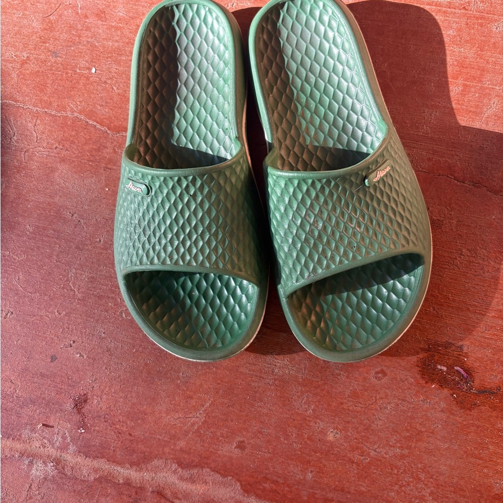 Green Slide Sandals. 8. Antislide skid